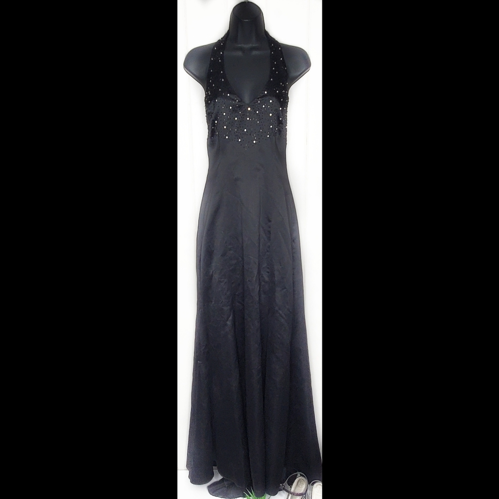 Elegant Black Evening Gown 14